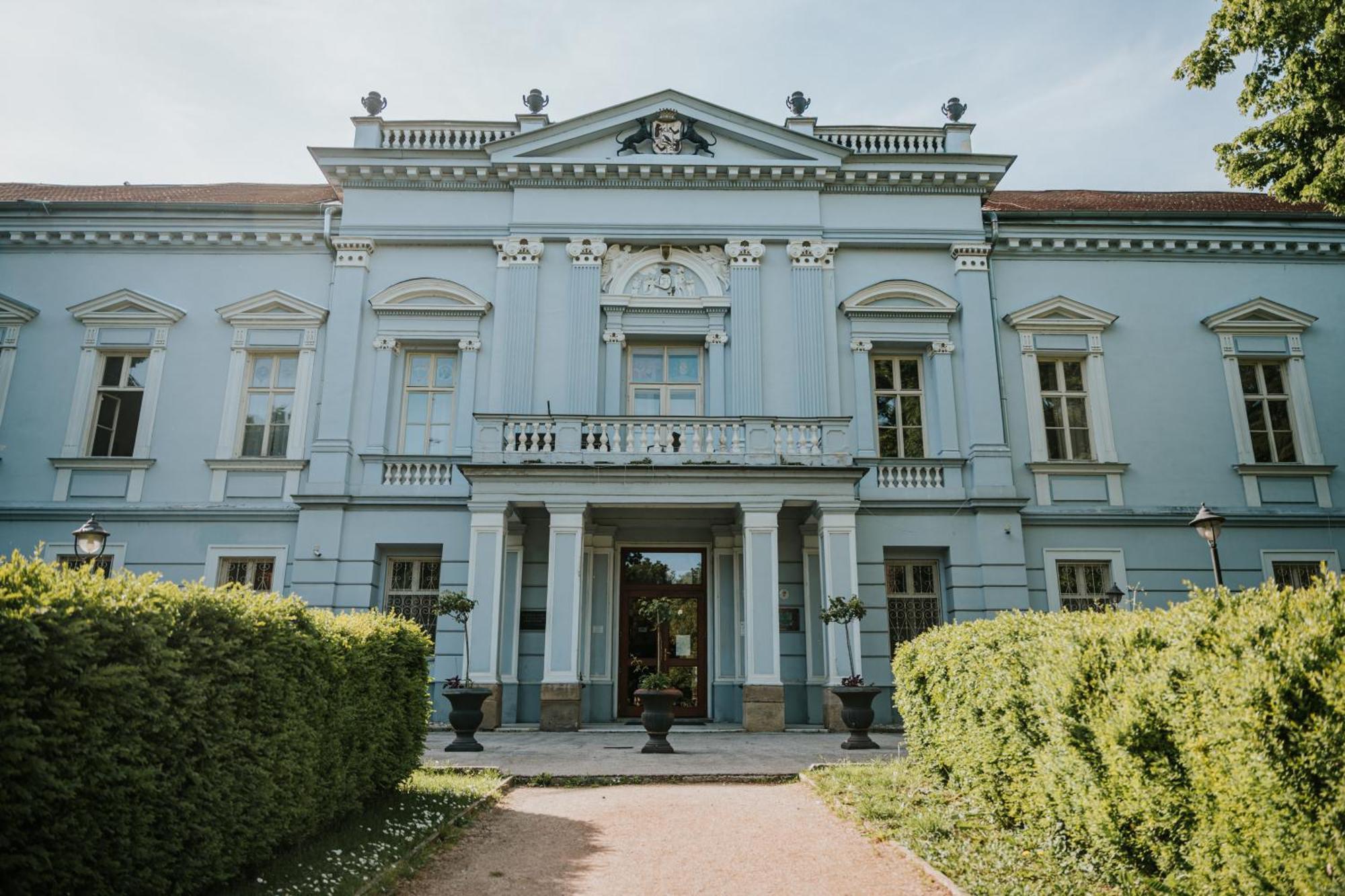 Hotel Kastiel Mojmírovce Exterior photo